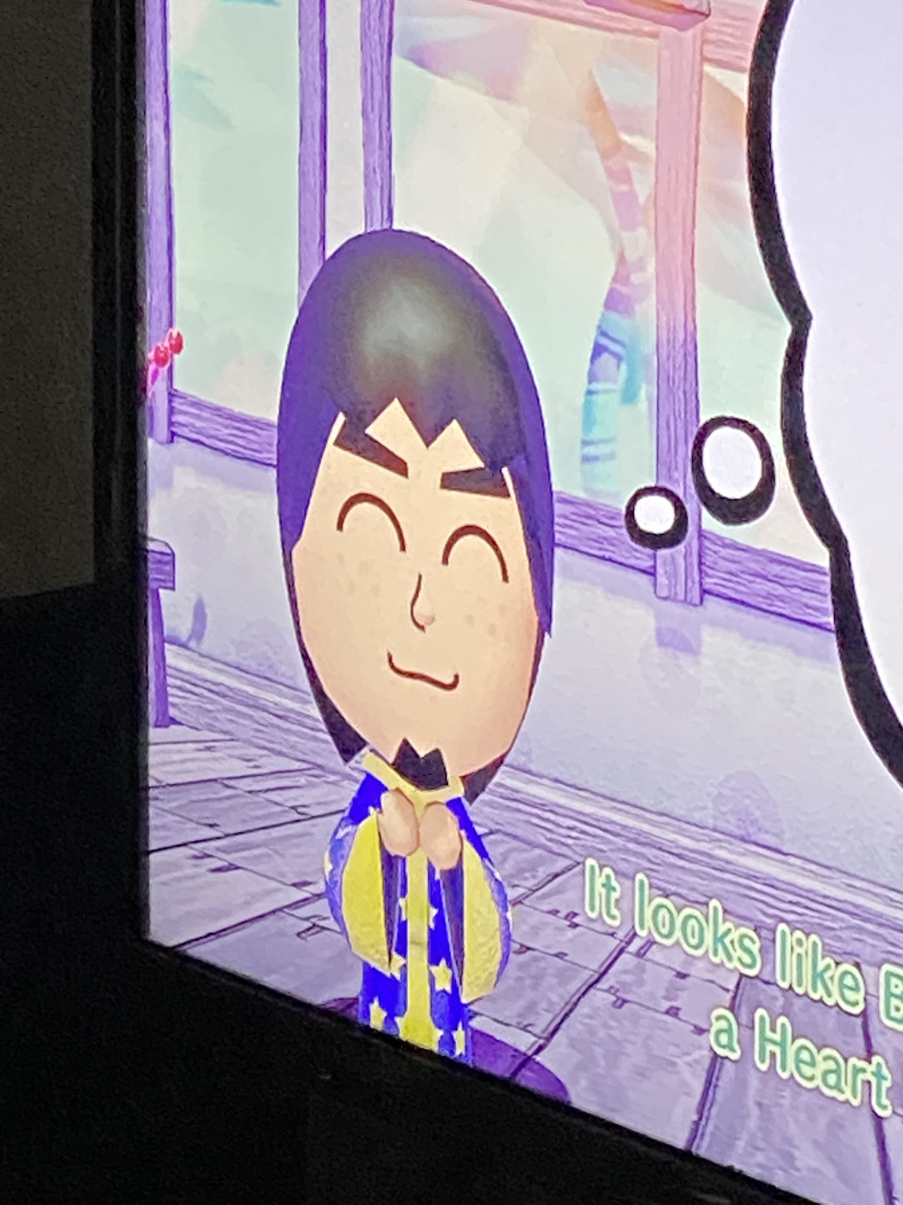 A wizard mii without his hat smiling.